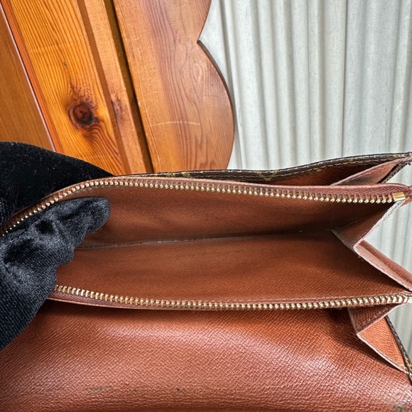 Louis Vuitton Sarah Monogram Wallet - FULL INCLUSION - Picture 10 of 15